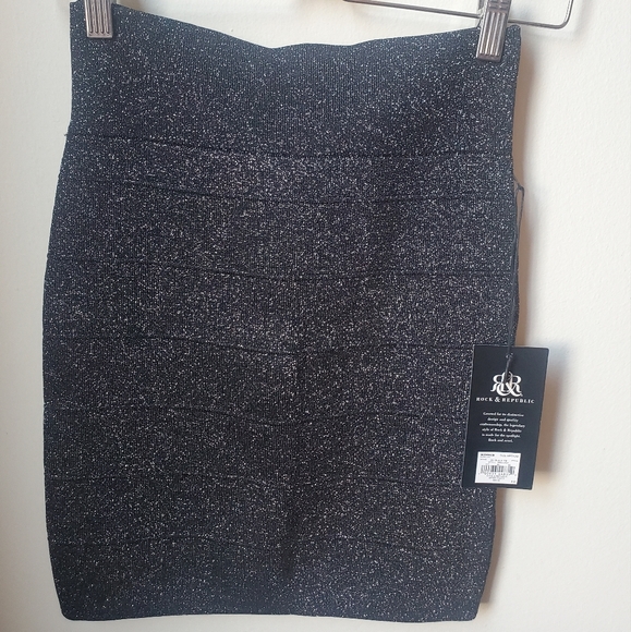 R&R Bodycon Skirt - Picture 1 of 3